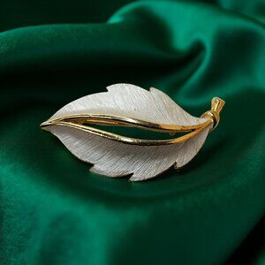 Vintag Signed JJ Gold-Tone and White Enamel Feather Leaf Brooch Pin